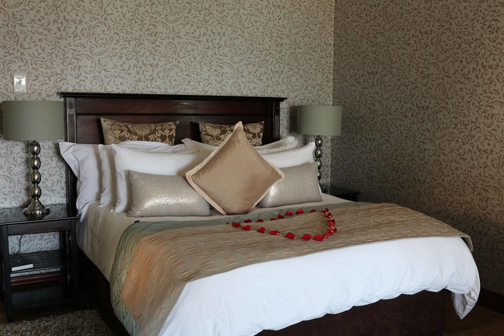Galagos Lodge Hartbeespoort Extérieur photo