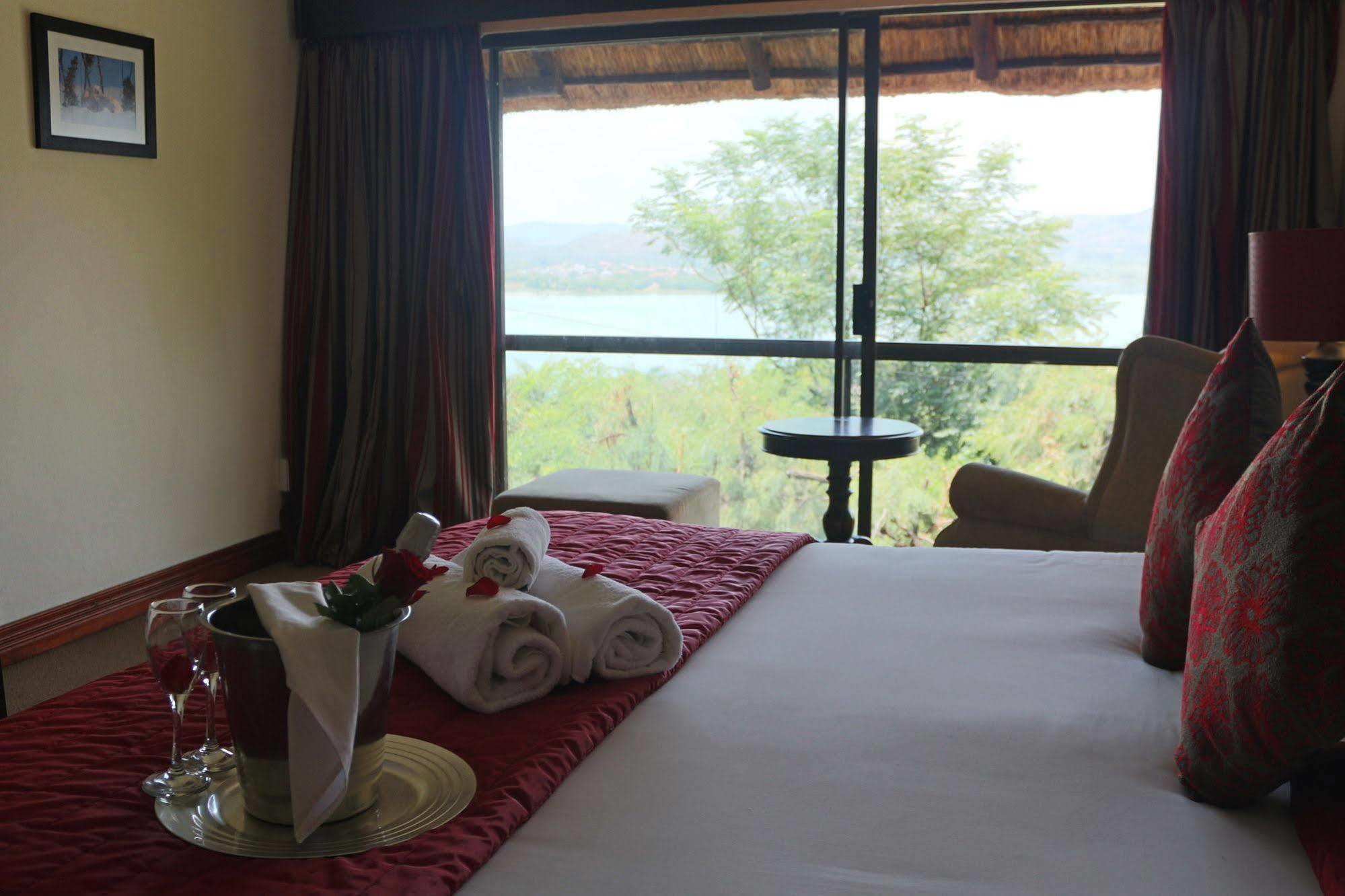 Galagos Lodge Hartbeespoort Extérieur photo
