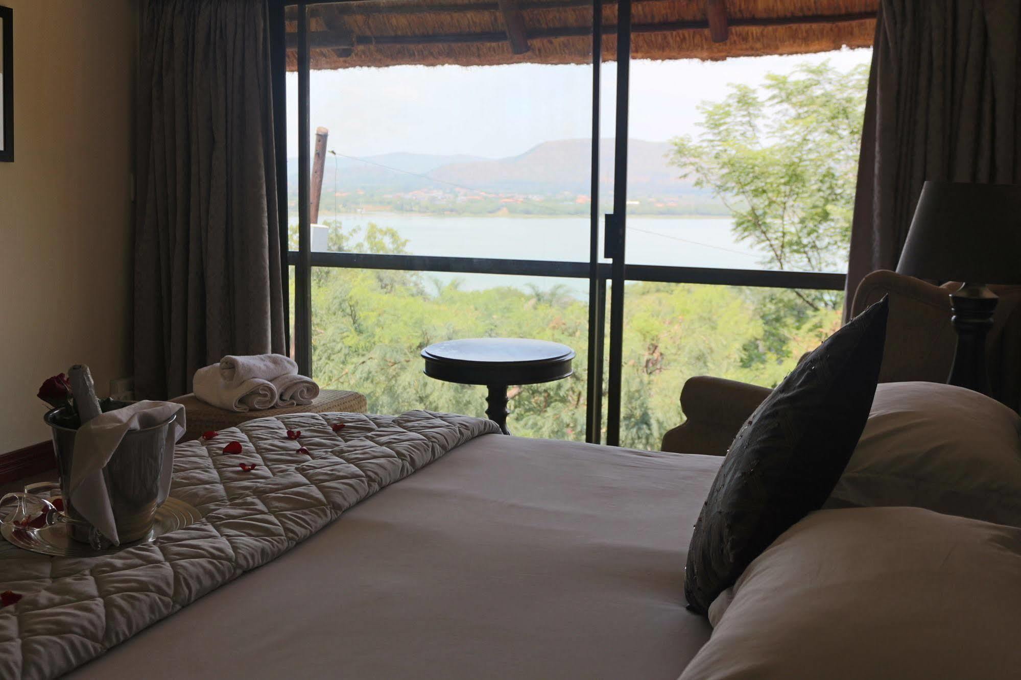 Galagos Lodge Hartbeespoort Extérieur photo