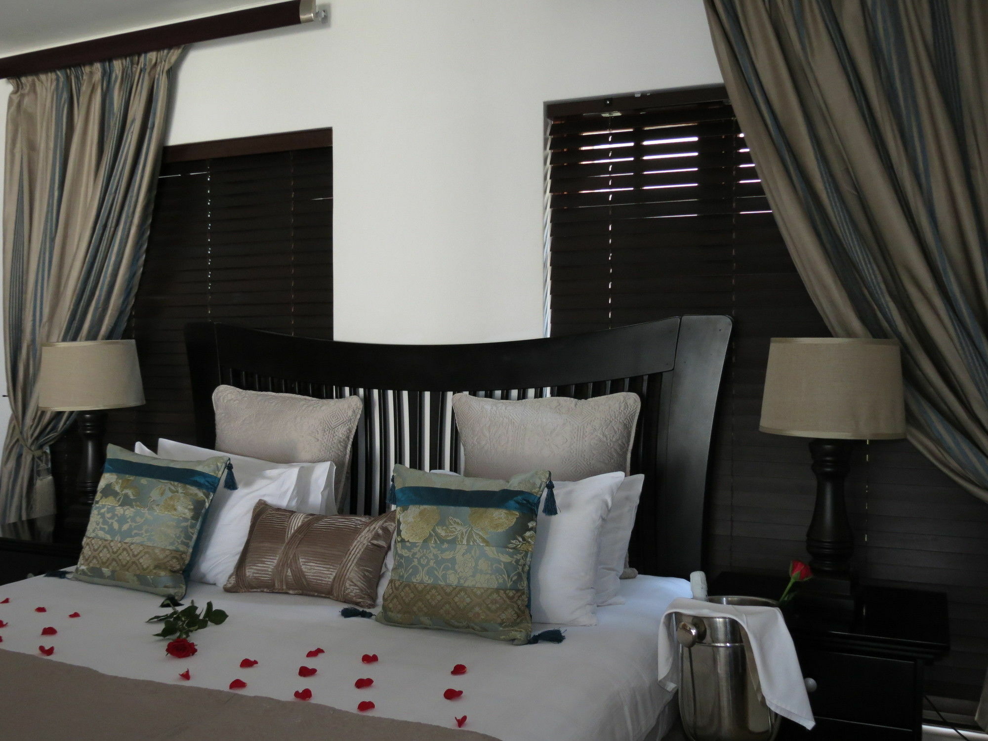 Galagos Lodge Hartbeespoort Extérieur photo